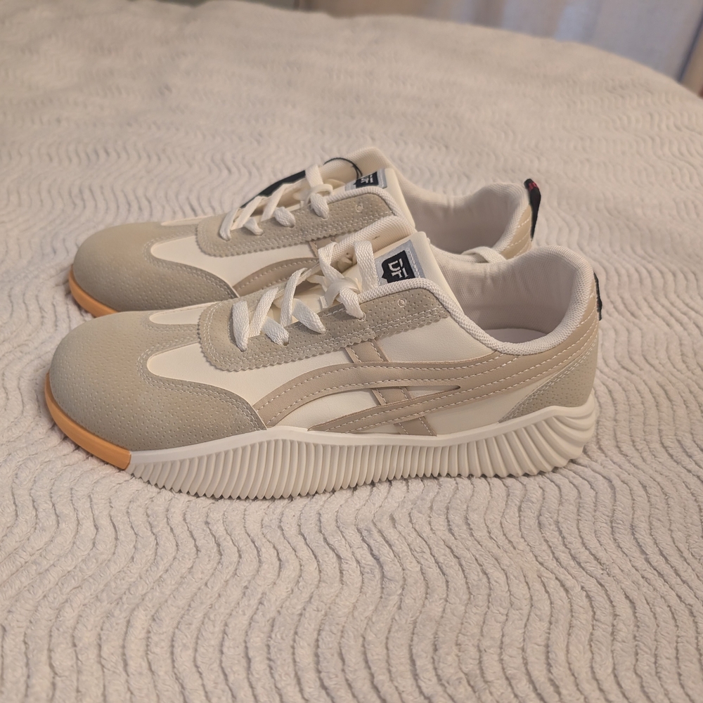 DeFlorence Shoes in Cream and White